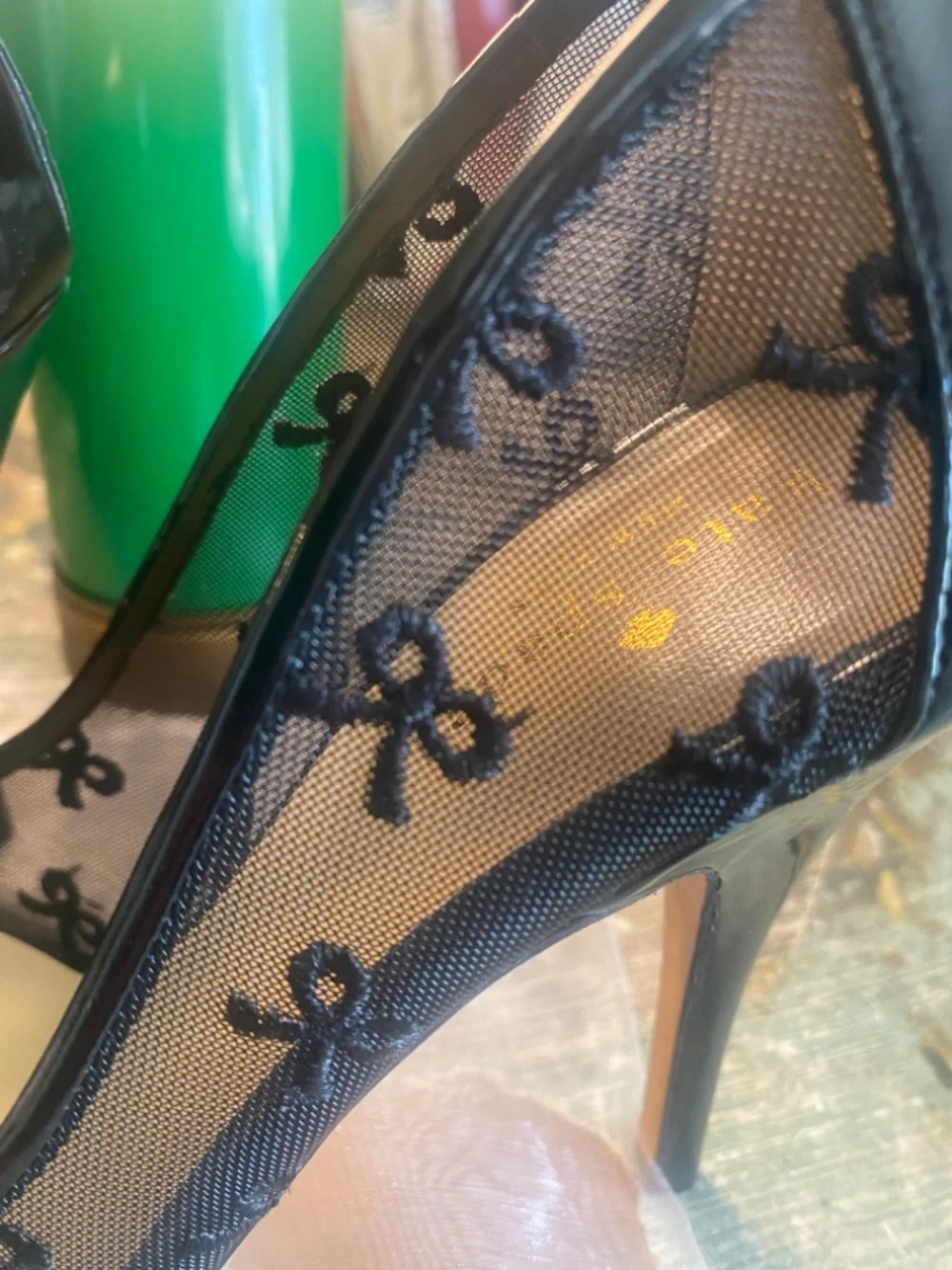 Kate Spade black mesh pump with bow motif! Beautiful, great condition 9.5